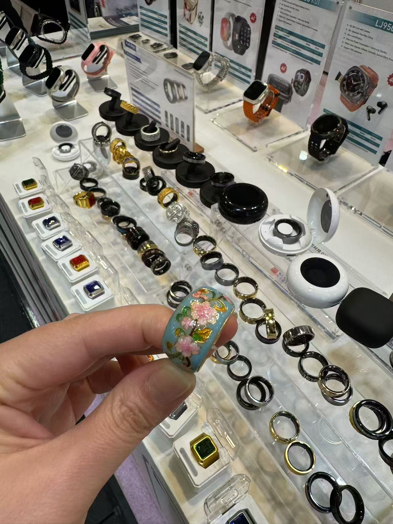 Wearable product booth presentation