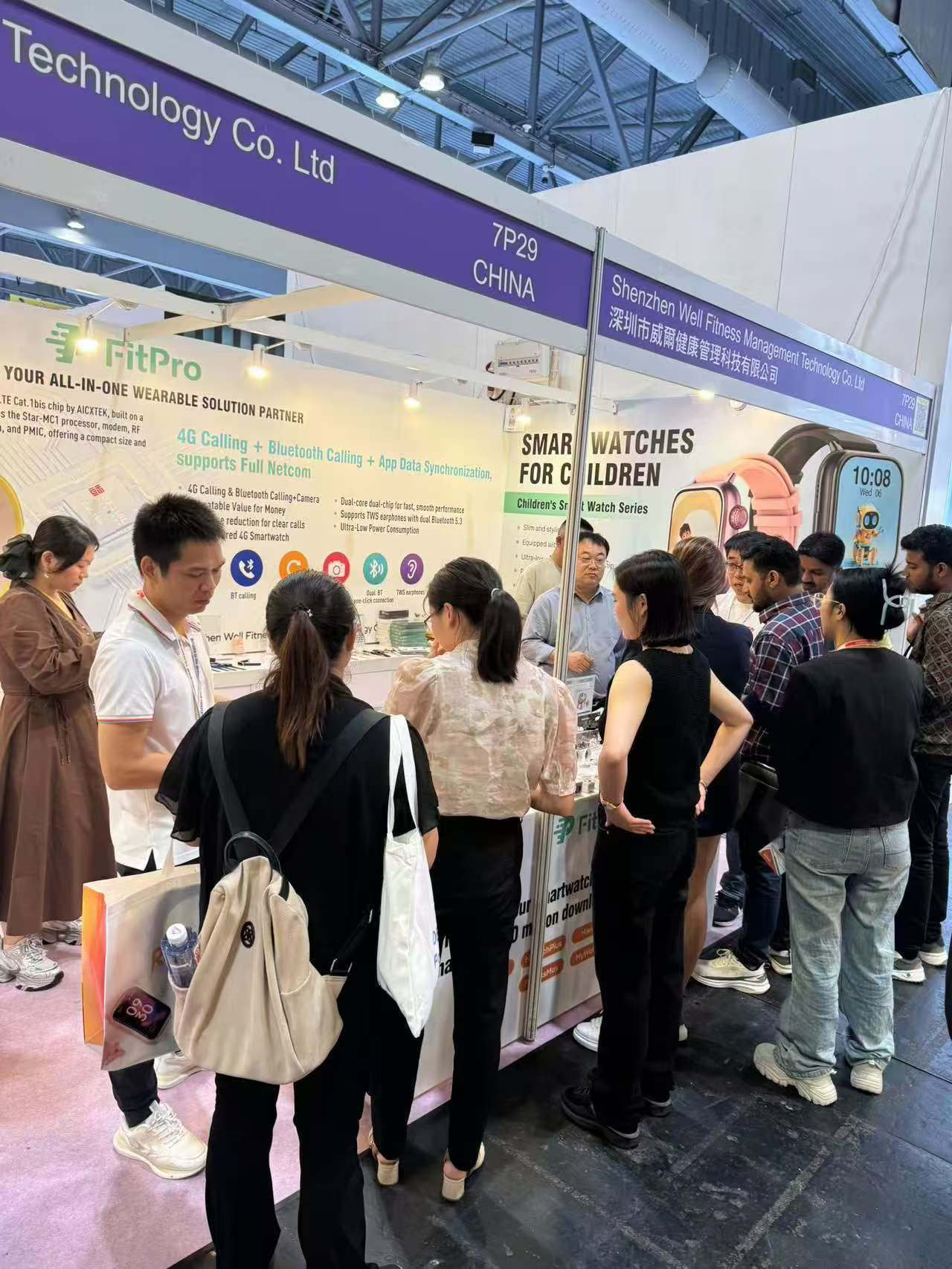 Product discussion during the exhibition